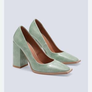 Gabrielle Union Pumps